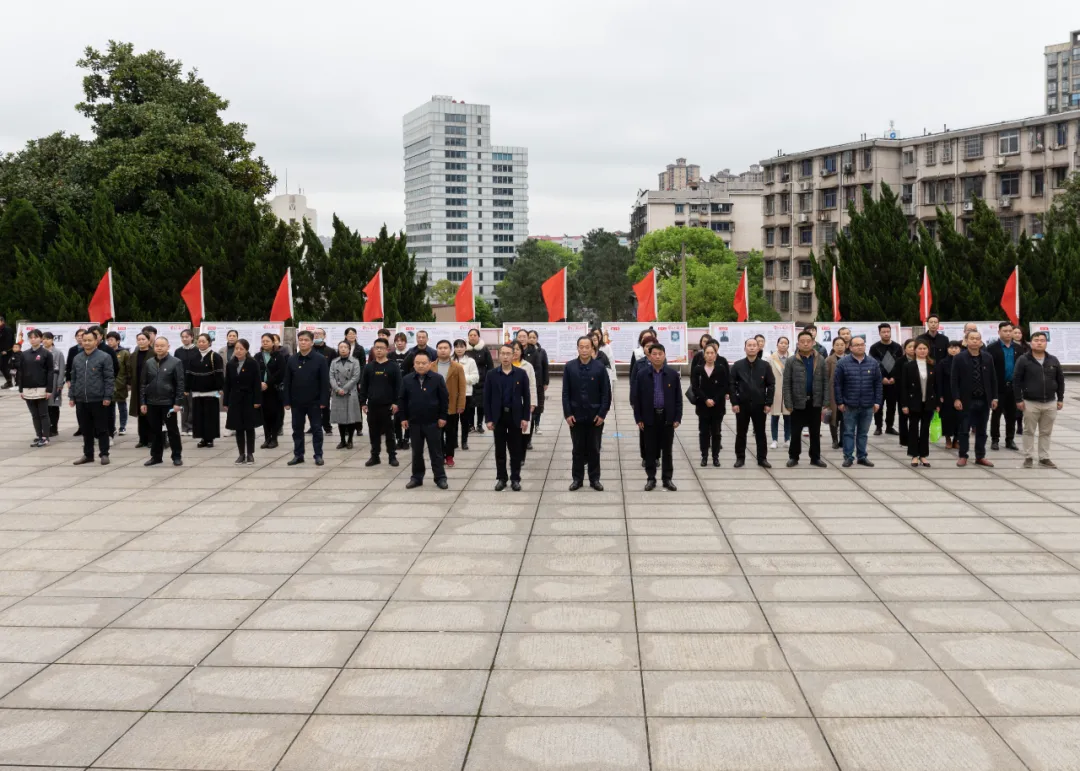湘潭市中医医院开展“学党史祭英烈、跟党走开新局”清明祭英烈活动