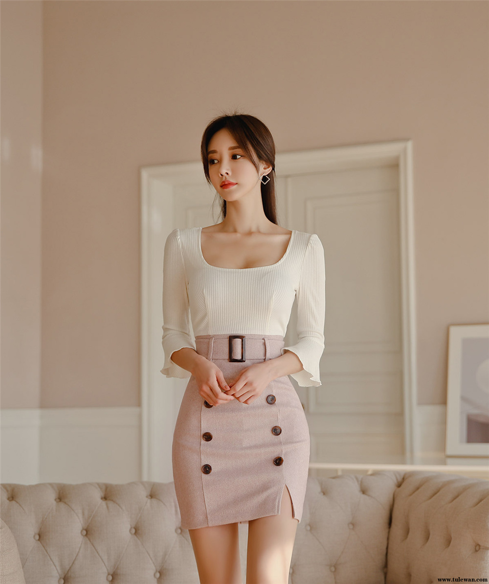 孙允珠丨白堇熏芳奶油浅彩花扇拼搭裙