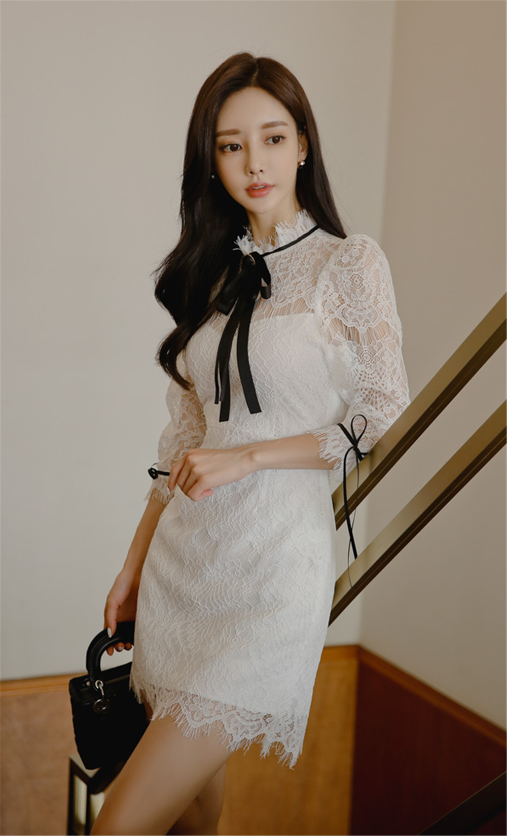 孙允珠丨羽帘白玫雕绣幕花系带蝴蝶裙