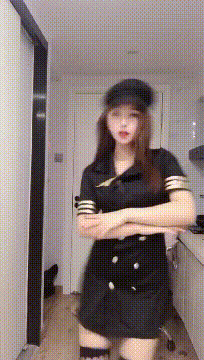 大美女GIF图片：大得很突然，大得很实在啊！