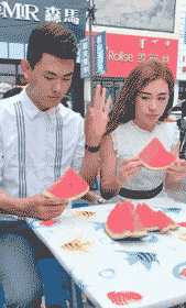 爆笑GIF动态图：姑娘不怕你笑话，我就很有本事！