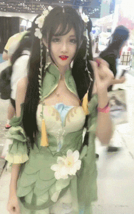 美女很会诱惑人的动图：简单的一个咬唇，我的魂早已飘走