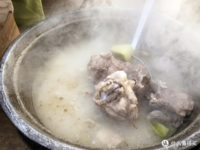 煮排骨猪骨头时，记住“2不放3窍门”，肉香味道正，汤鲜香-图片9
