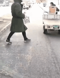 爆搞笑的GIF图片：洗个碗还练出了绝世武功了！