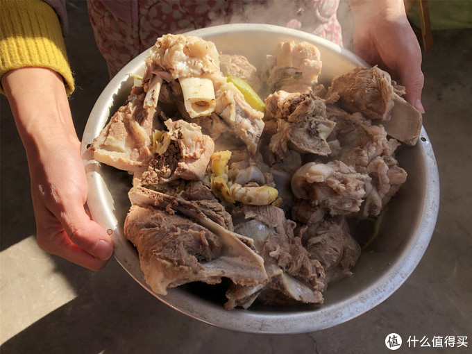 煮排骨猪骨头时，记住“2不放3窍门”，肉香味道正，汤鲜香-图片2