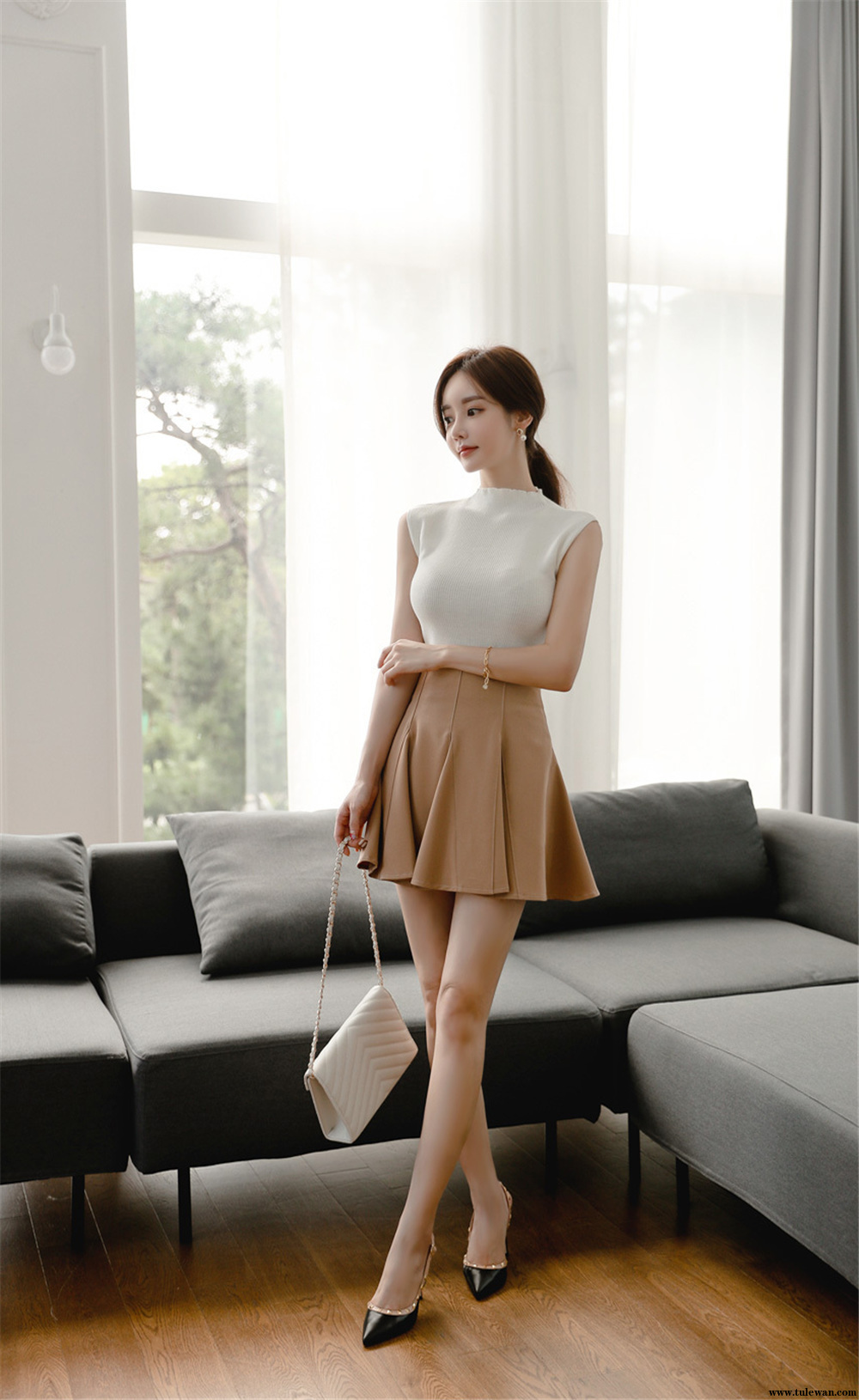 孙允珠丨枯枝花韵棕木彩绘玉色螺纹裙