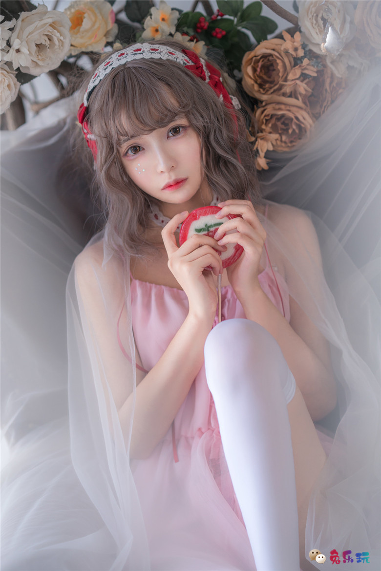 甜美少女的粉色睡衣