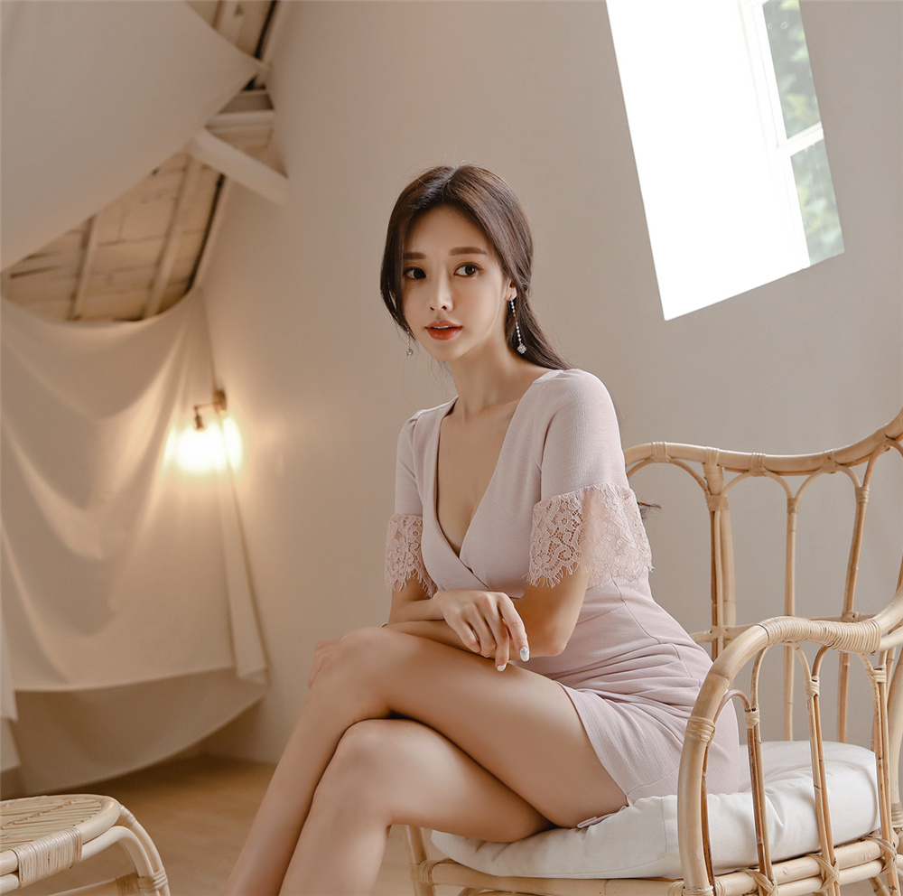 孙允珠丨浅玫甘露水润细滑交叉荷叶裙