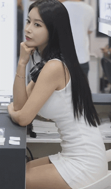 内涵到硬的美女GIF图片：小姐姐邀请你一起做运动！