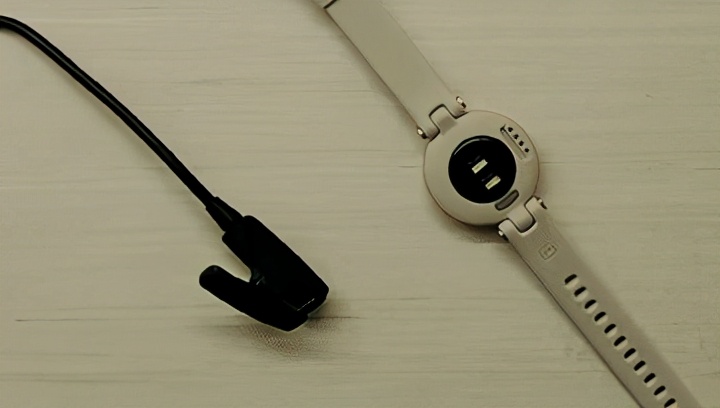 专门为女性做的智能手表，性价比颜值二选一，佳明Lily上手