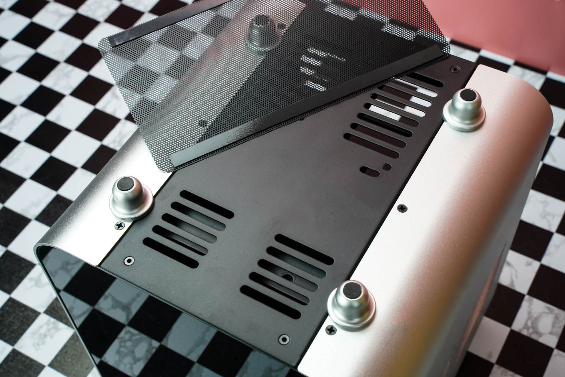 DIY玩家如何给媳妇选择电脑？乔斯伯BO100装机实录