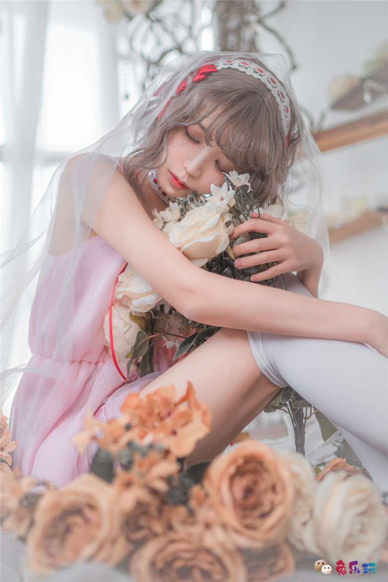 甜美少女的粉色睡衣