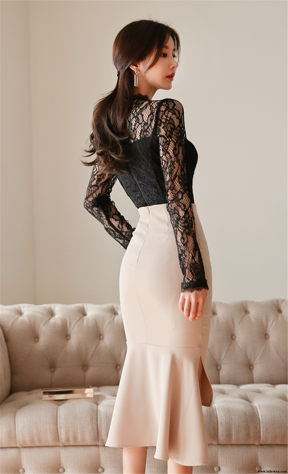 孙允珠丨幻黑荆棘墨痕彩绘卷叶及膝裙