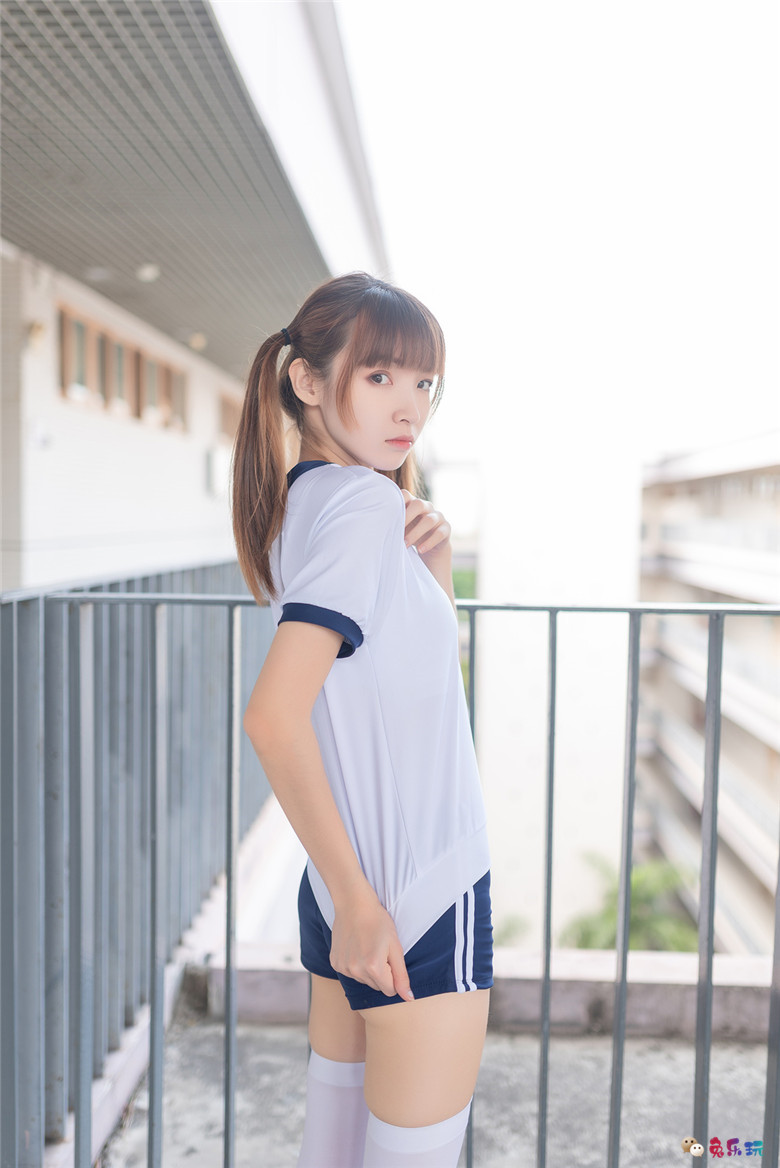 教室走廊的体操服少女