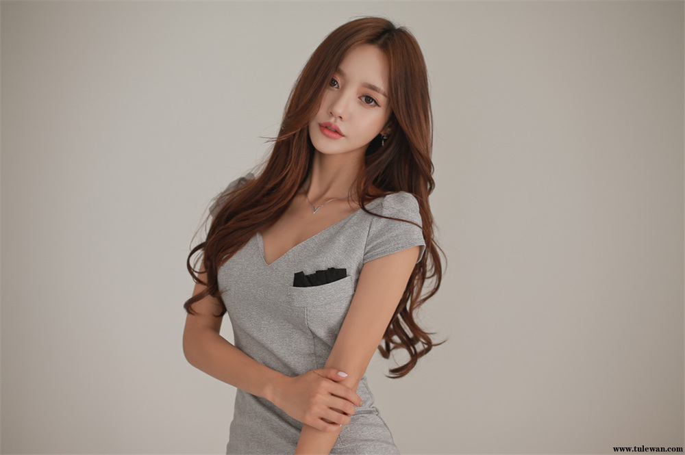 孙允珠丨百搭仿欧淡沥青蕾丝西装衬裙