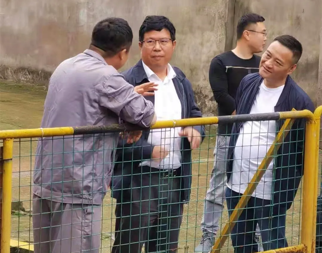 中央生态环保督察进行时丨湘潭生态环境部门排查黑臭水体沿线企业