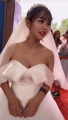 婚纱美女GIF动图：这些姑娘都爱穿婚纱拍短视频