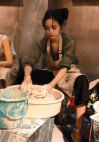 内涵到硬的美女GIF图片：小姐姐邀请你一起做运动！