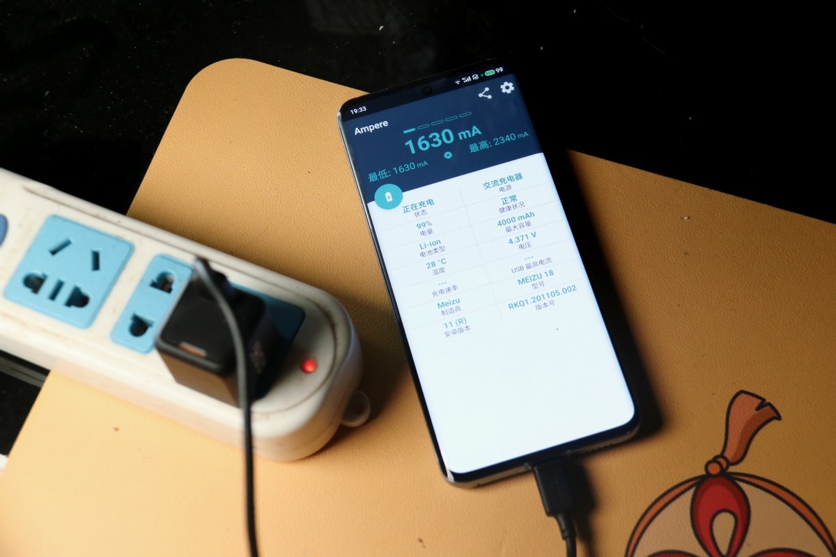 只有拇指大小的新氮化镓微型大功率充电器：AOHI 30W上手实测