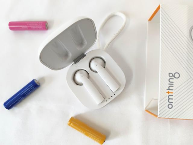 你见过可以无线充电的耳机吗？小方盒蓝牙耳机不用担心忘带数据线