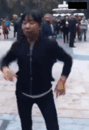 搞笑动图GIF：这，灵魂都被踹出窍了！
