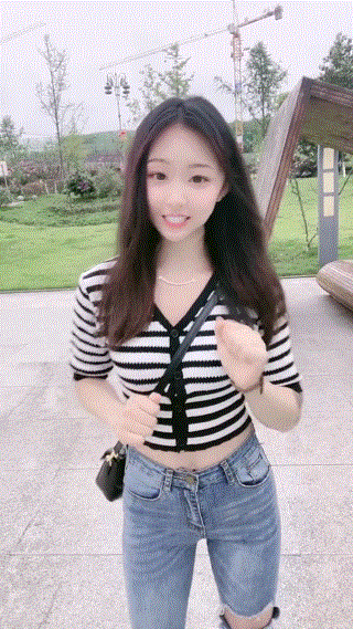 小姐姐动图：小姐姐这是怎么了！