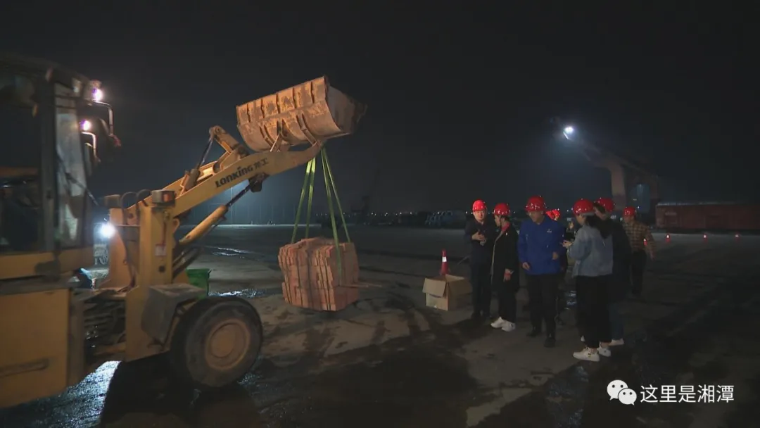 重视突出环境问题整改，湘潭市长张迎春夜访企业