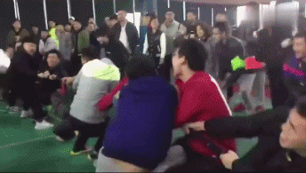 搞笑动图图片：实力演绎了你大爷还是你大爷！