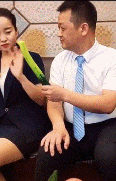 有意思的GIF：这个男友是货真价实的，而且很有味道