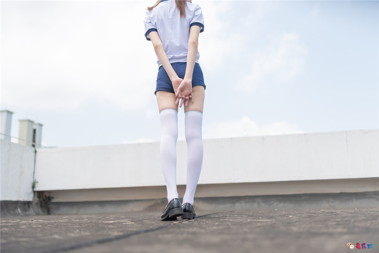 教室走廊的体操服少女