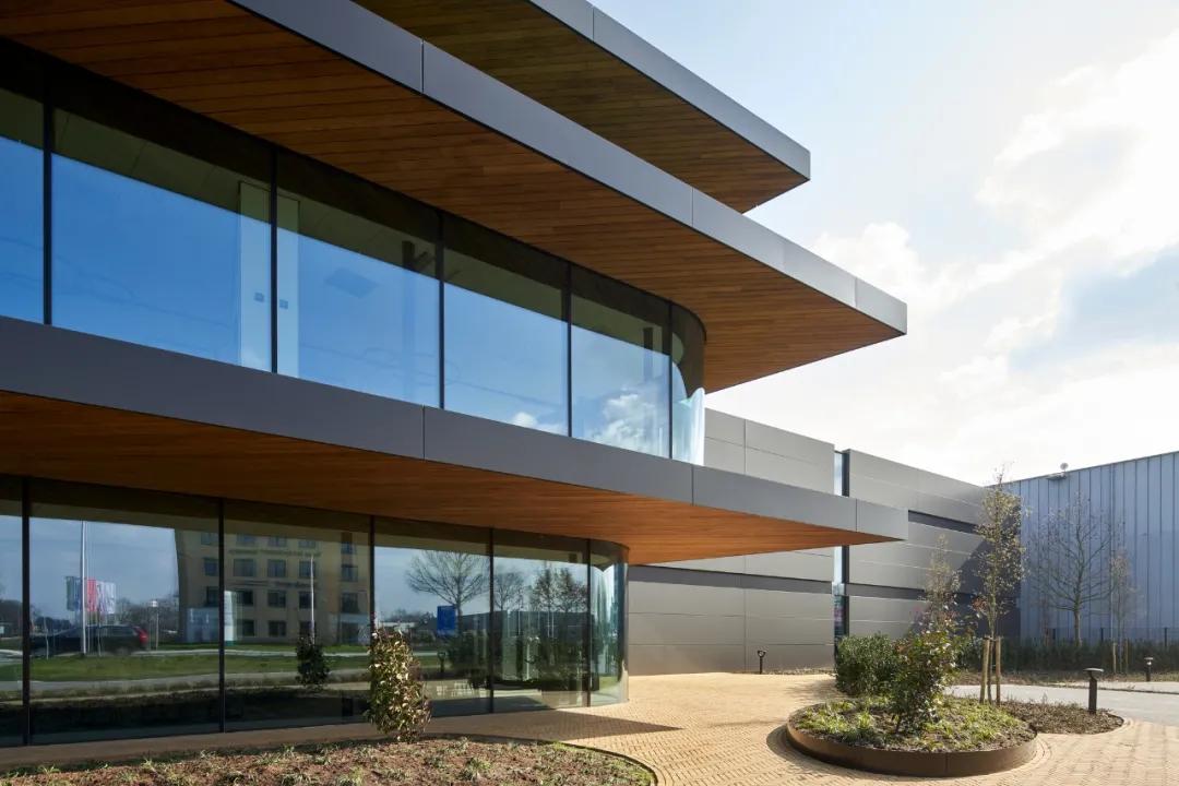 极简现代外立面全玻璃幕小体量办公楼