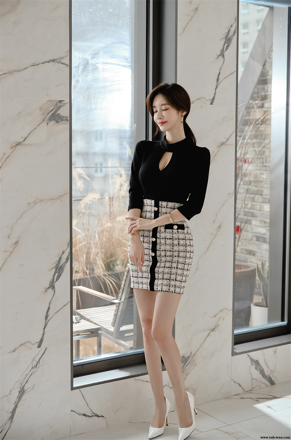 孙允珠丨亮黑镂空烁色钻石水滴拼搭裙