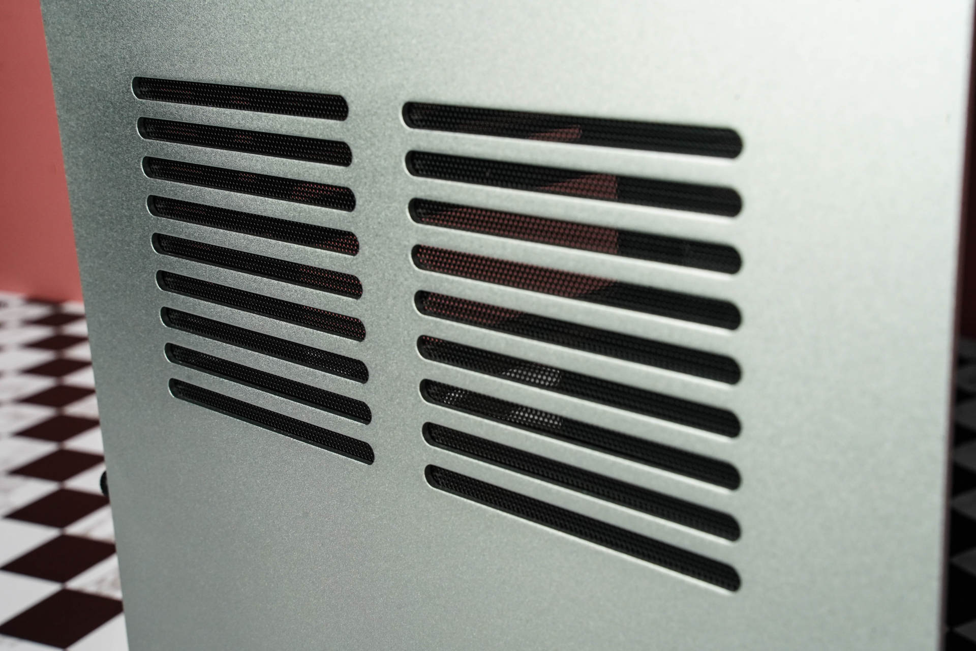 DIY玩家如何给媳妇选择电脑？乔斯伯BO100装机实录