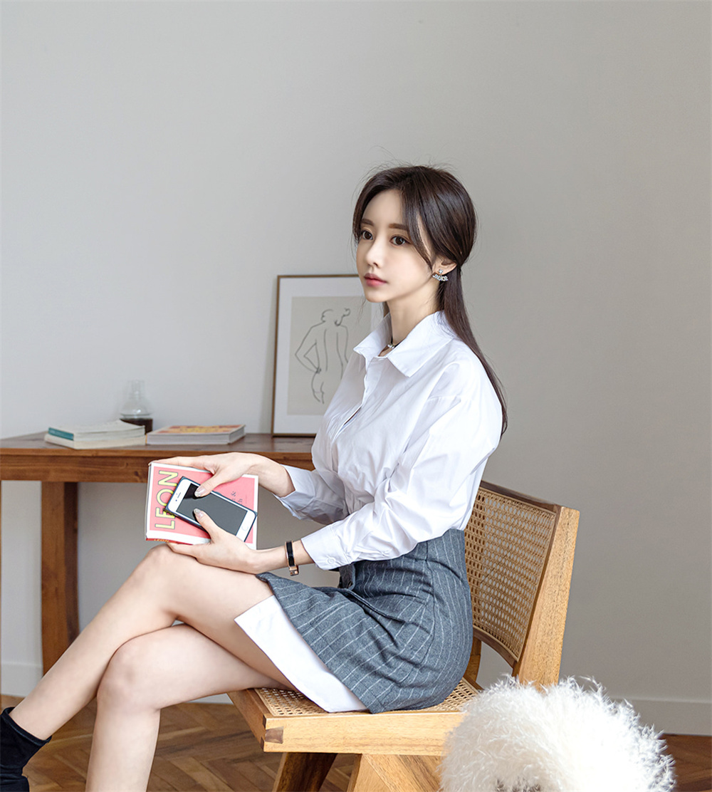 孙允珠丨小资轻熟泛灰职场英伦竖纹裙