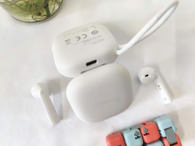 你见过可以无线充电的耳机吗？小方盒蓝牙耳机不用担心忘带数据线