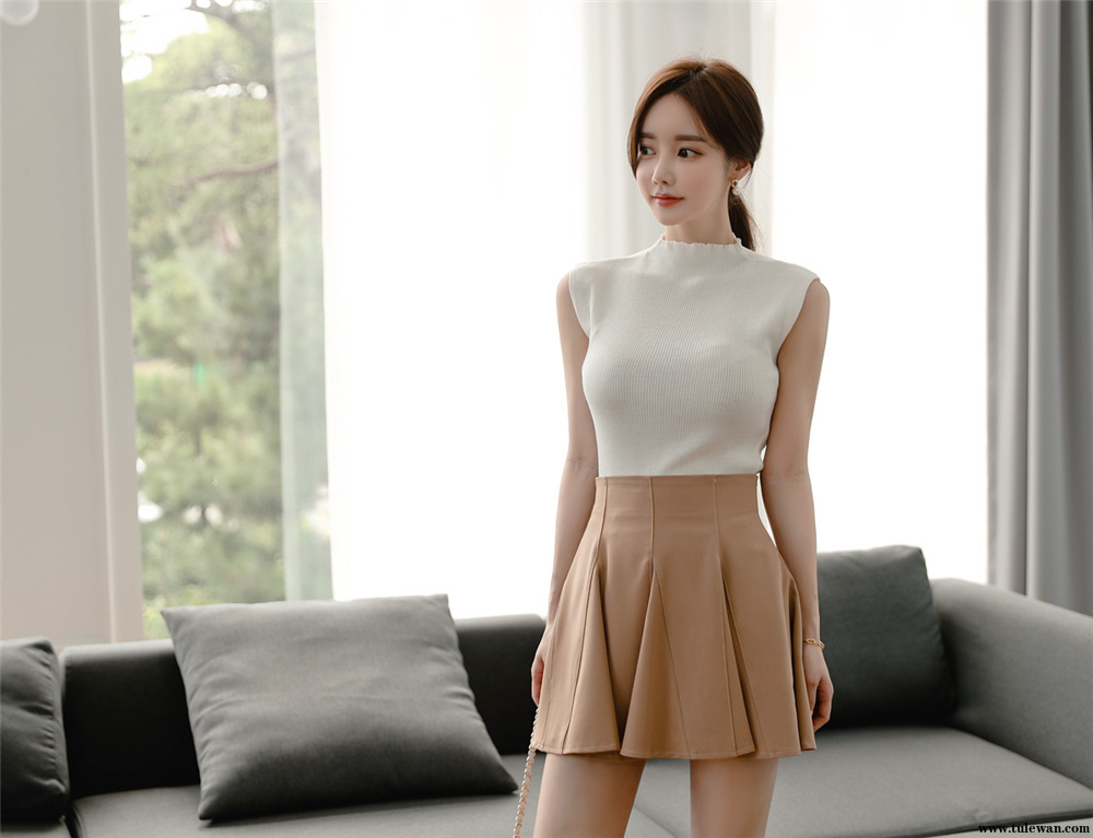 孙允珠丨枯枝花韵棕木彩绘玉色螺纹裙