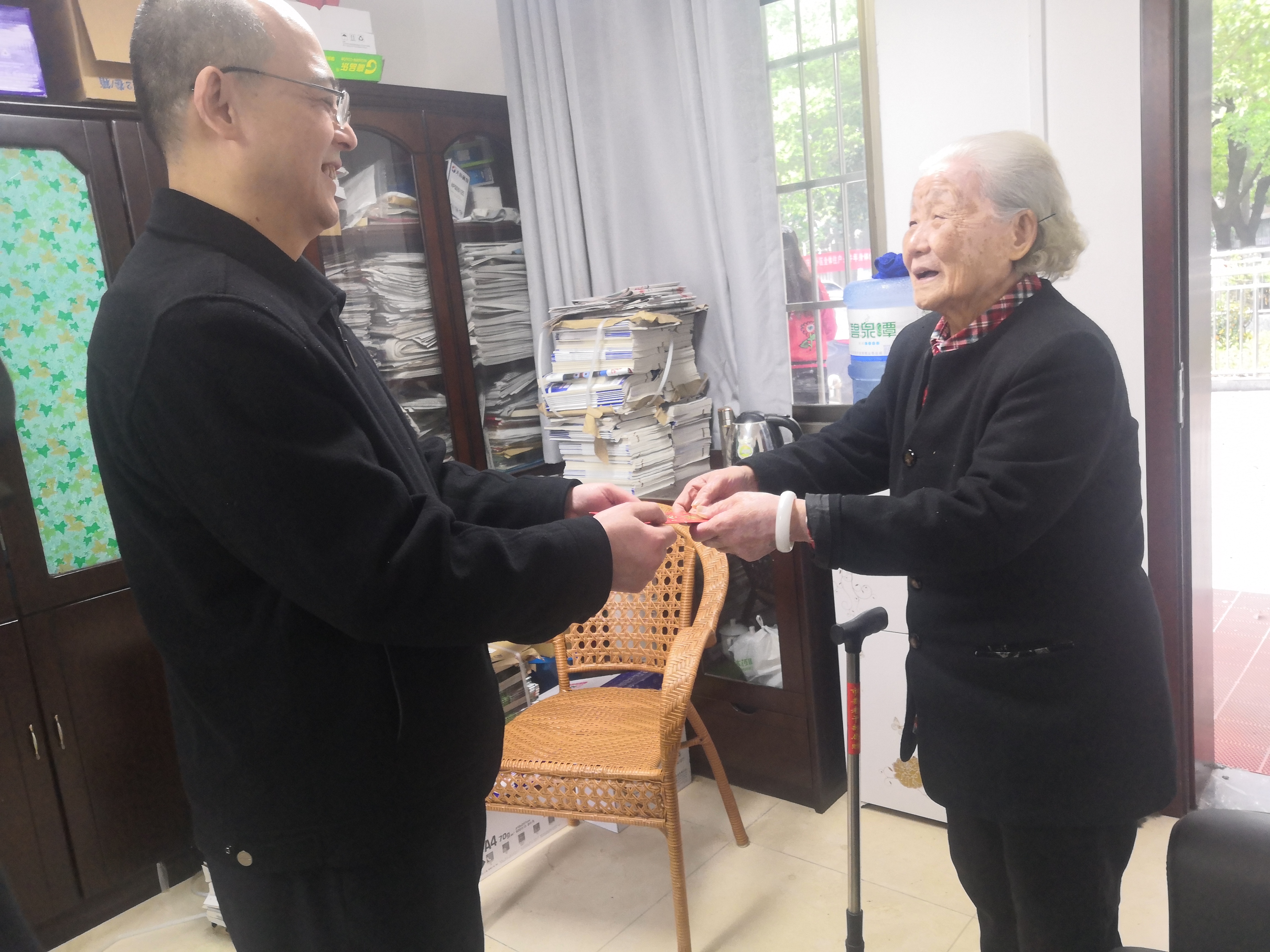 建党百年报党恩 湘潭91岁退休老党员交一份特殊的党费