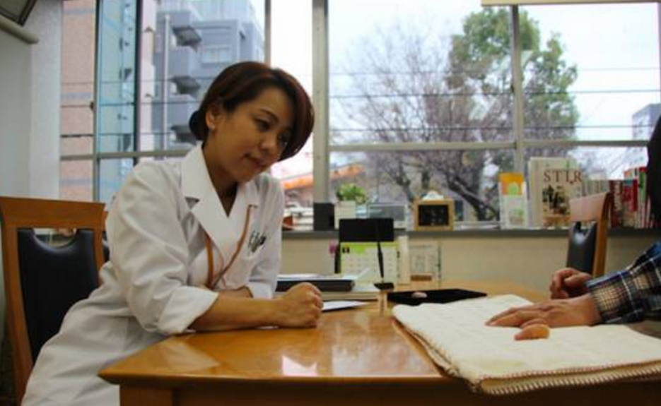 日本女医生冒死为黑帮大佬接断指，山口组都是她的常客…