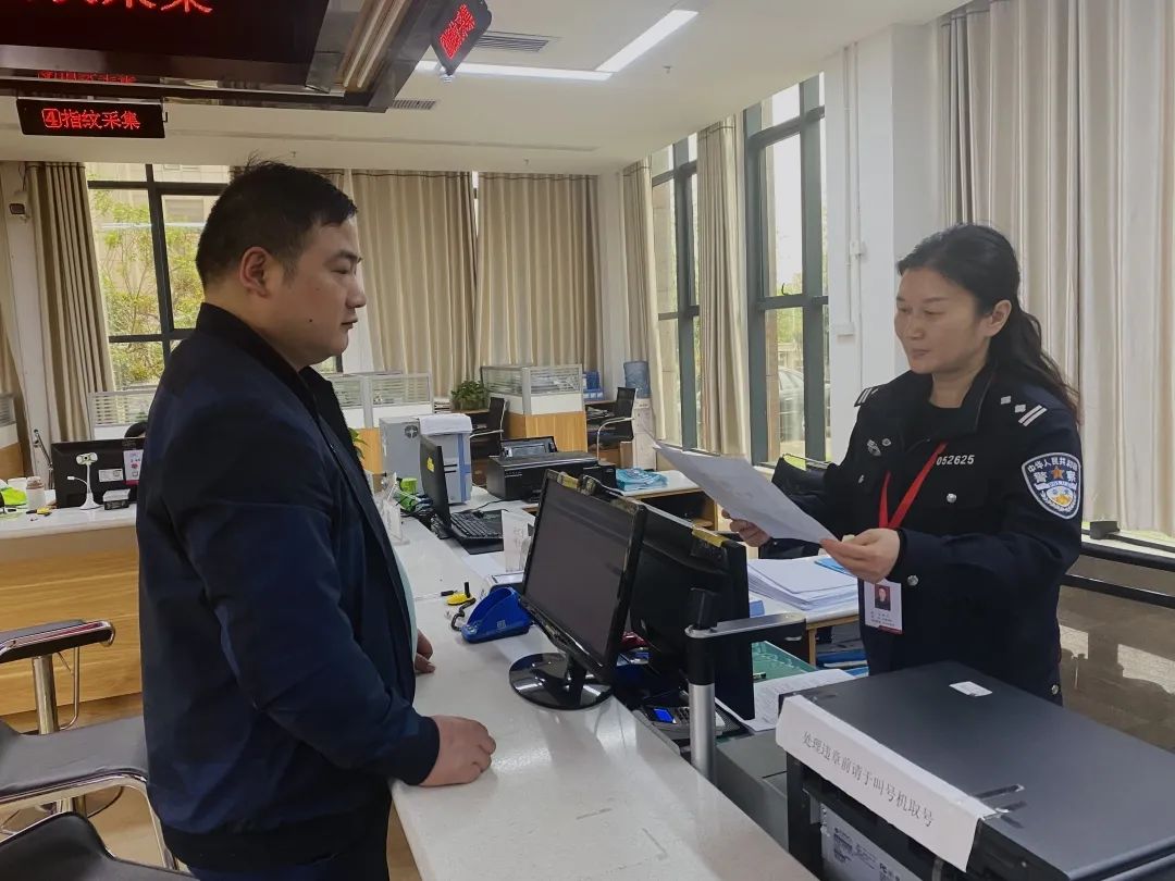 【身边先进典型】李华： 优质服务 排忧解难