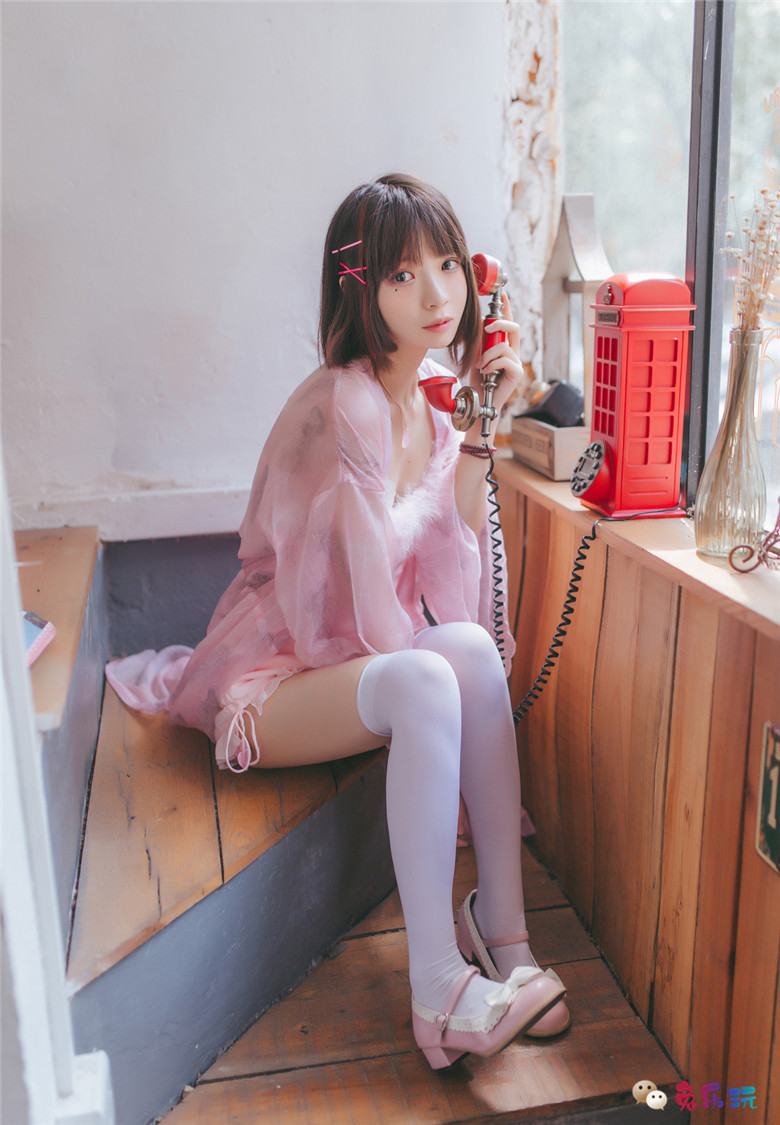 甜美少女的粉色睡衣