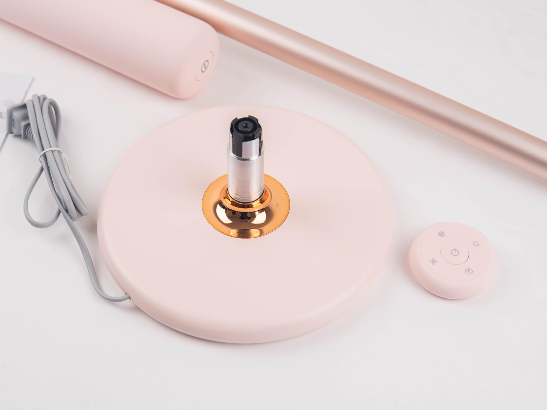 颠覆传统吹发方式，品仕乐立式吹风机解放双手吹发更舒适