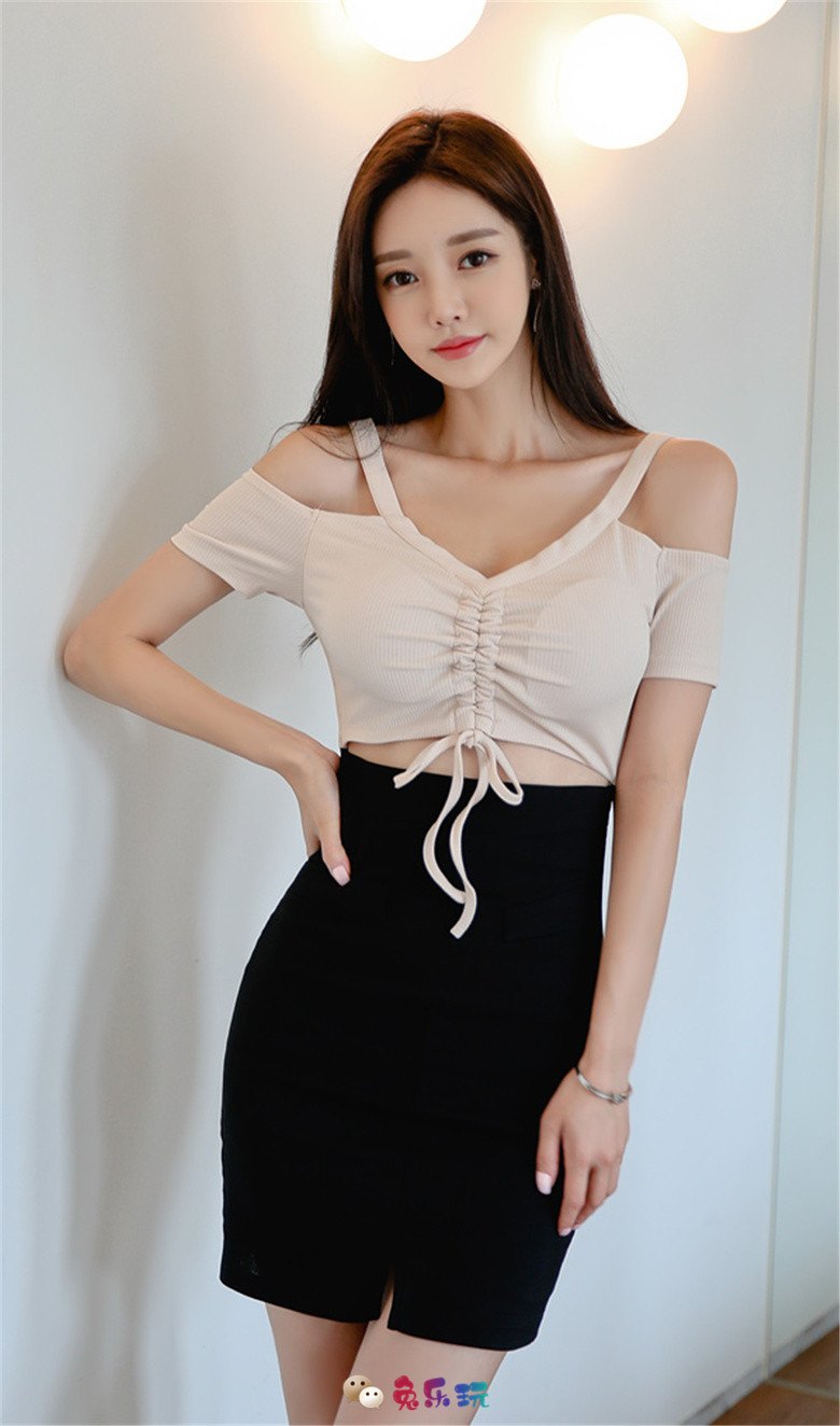 孙允珠：维多利亚露肩束胸绑带拼搭裙