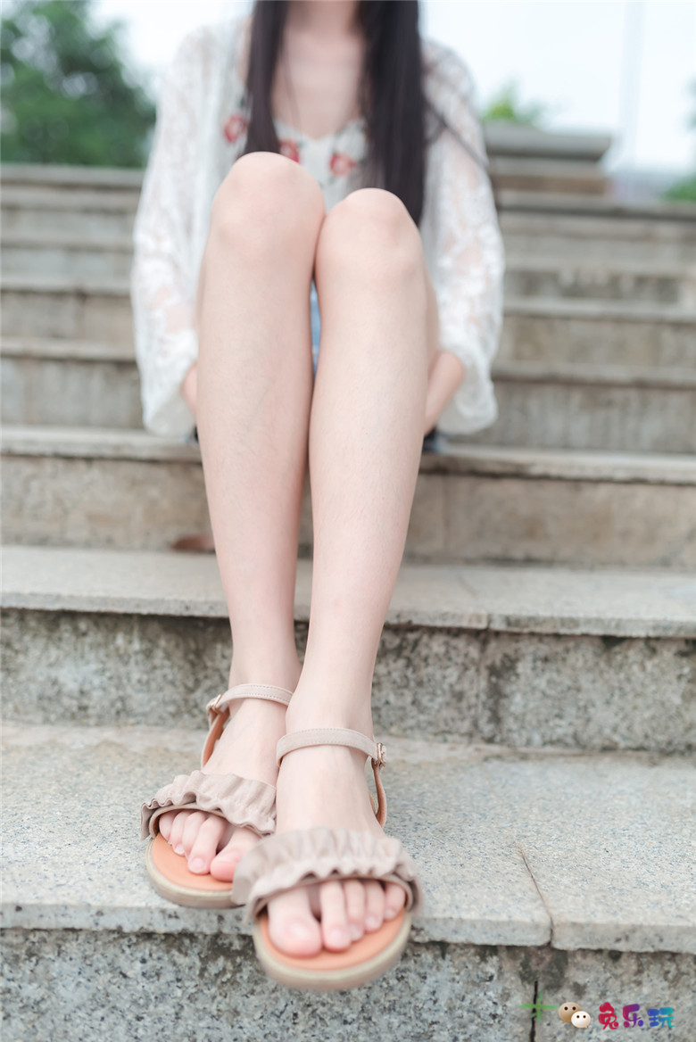 果腿妹子的美腿福利