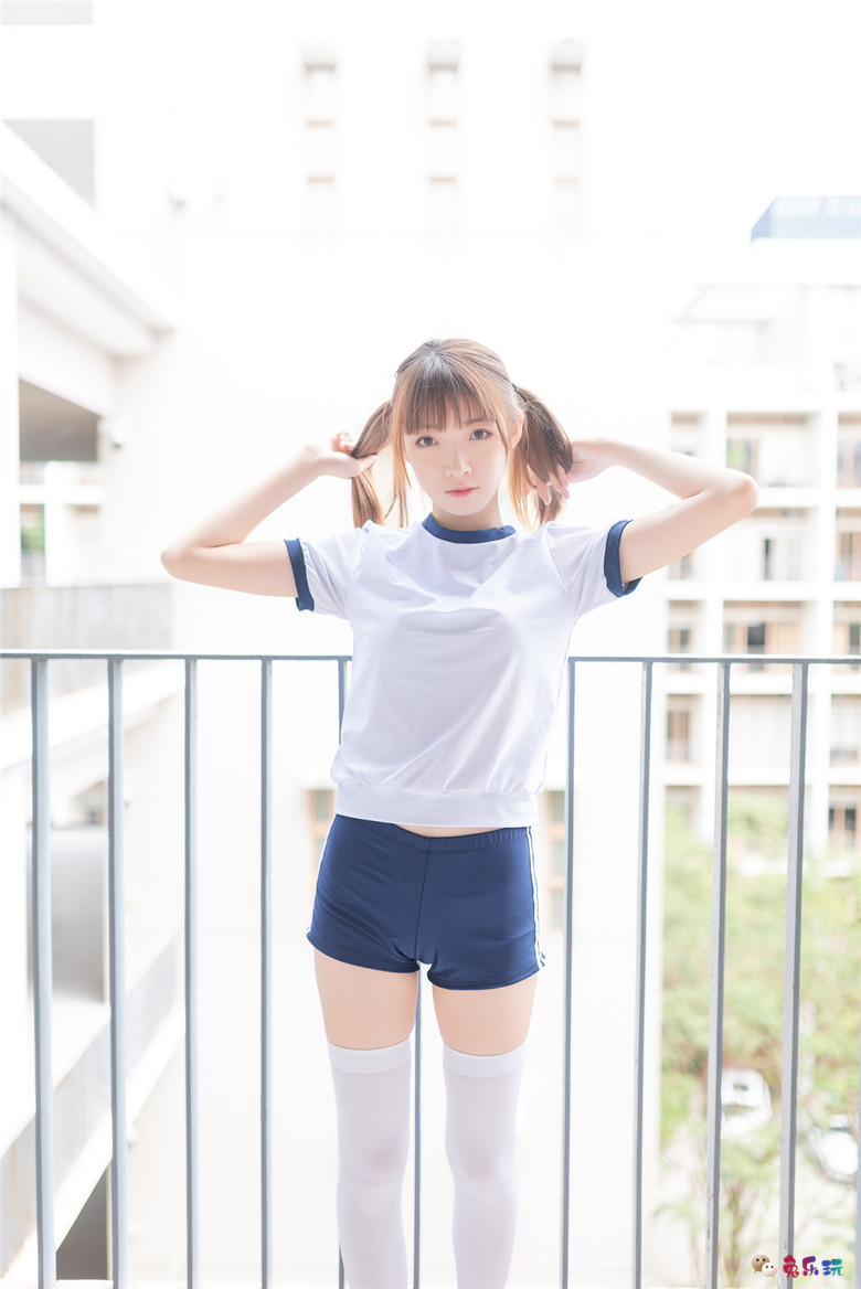 教室走廊的体操服少女