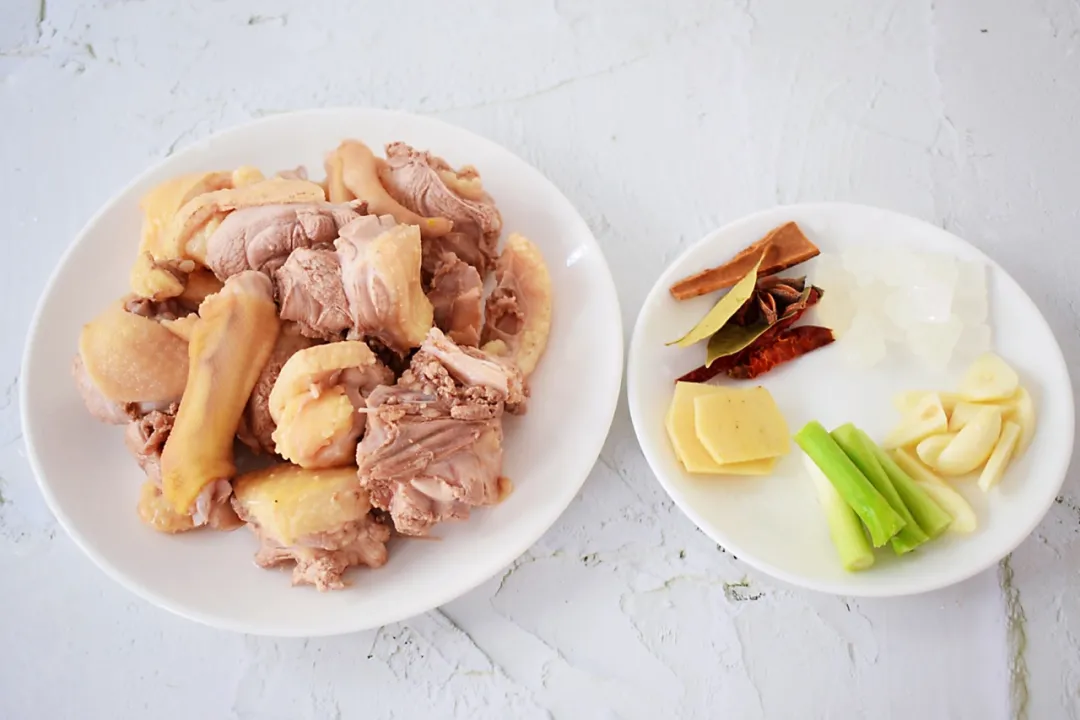 家常美食：红烧鸭子做法，酥烂入味，色泽鲜亮鲜嫩可口 第3张