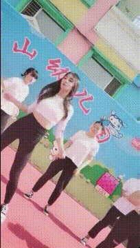 跳舞的美女gif动图：妹子这舞蹈跟韩国舞团有点不一样啊！