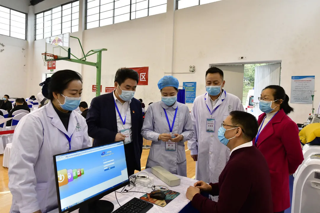 152位惠景“志愿红”助力新冠病毒疫苗接种
