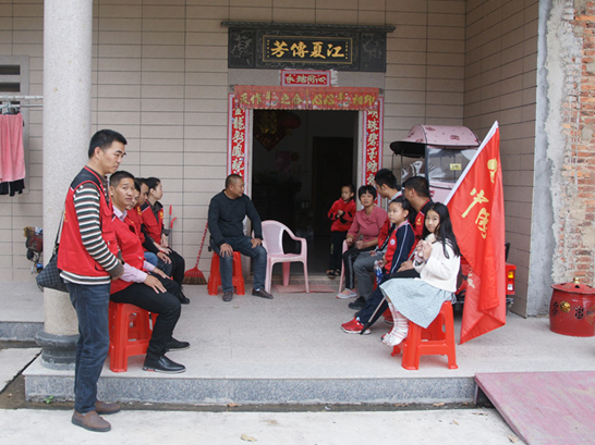 访贫问苦 寓教于行(图2)