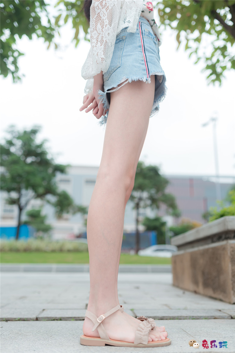 果腿妹子的美腿福利