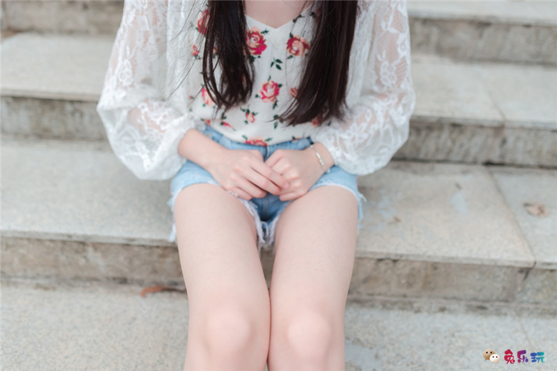 果腿妹子的美腿福利